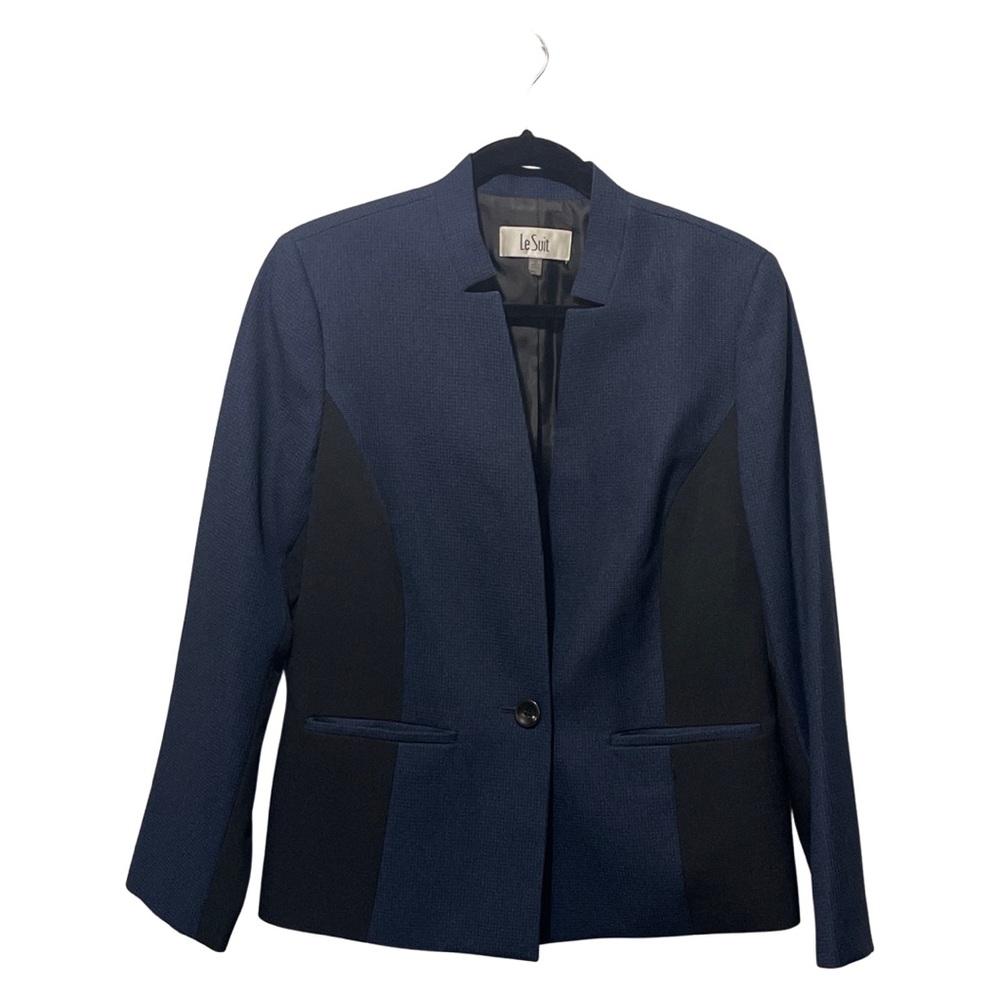 Le Suit